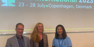 Ingo Bosse, Susanne Dirks mit der Student Volunteerin