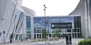 Der Eingang des Bella Centers in Copenhagen mit dem Banner der HCI