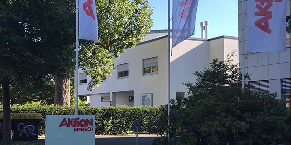 Eingang zum Gebäude der Aktion Mensch
